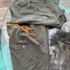 Green Fig medium scrub set worn twice good condition